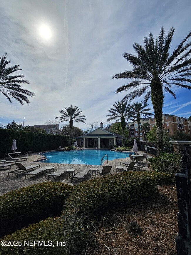 Foto del edificio - 4480 Deerwood Lake Pkwy