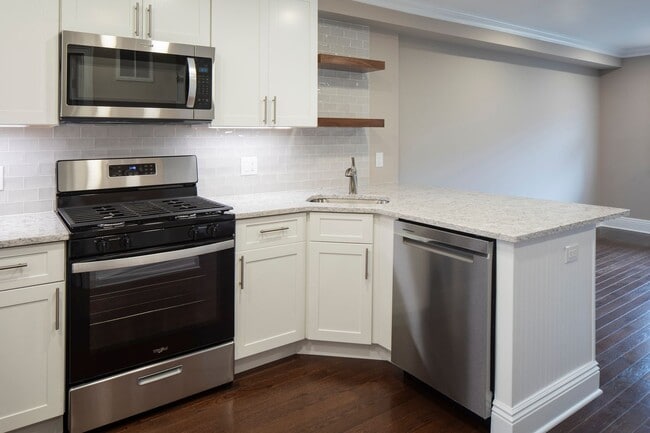 Interior Photo - Cambridge Manor
