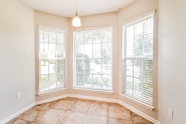 Building Photo - 7845 Sarah Ann Dr S