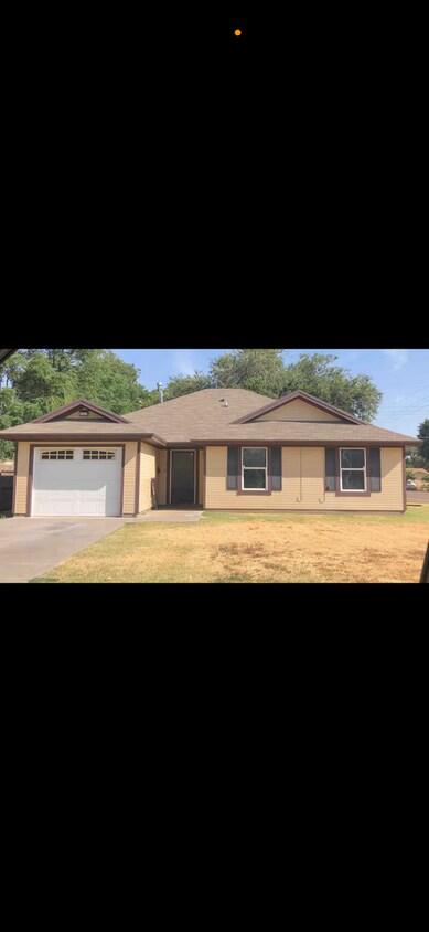 Primary Photo - 4 bed 2 bath 1 car garage on Flint Avenue!