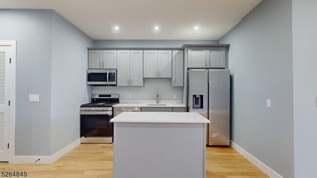 Building Photo - 607 Hunterdon St