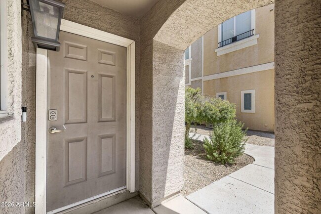 Building Photo - 2450 W Glenrosa Ave