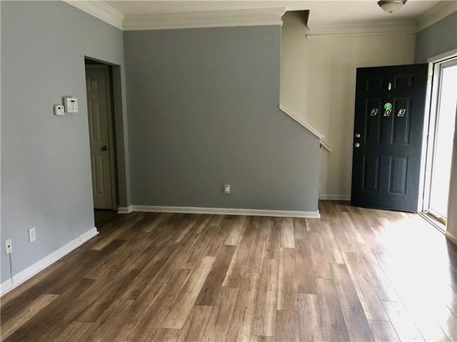 Building Photo - 203 Timber Creek Ln SW
