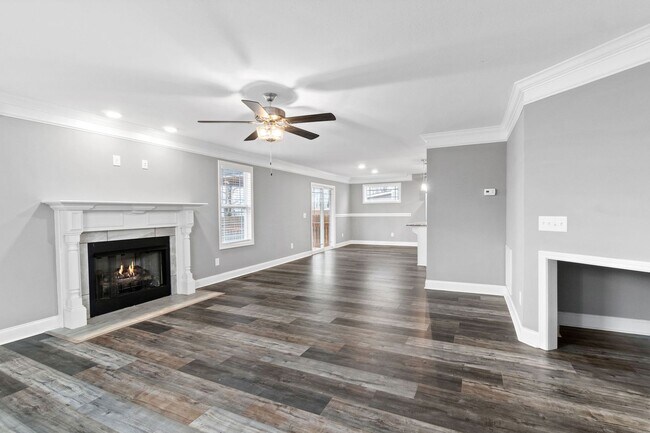 Building Photo - Pet Friendly Three Bedroom with Bonus!