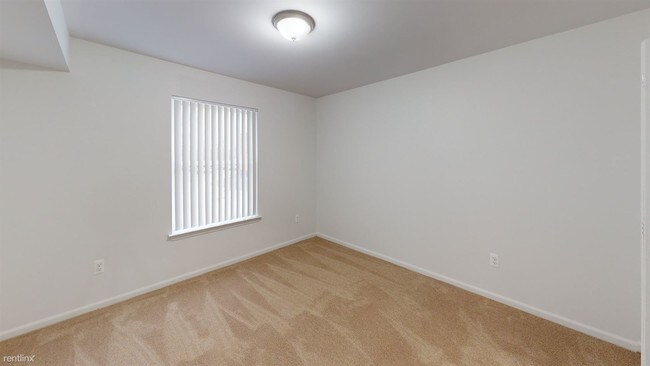 Building Photo - 1 br, 1 bath Apartment - 721 Green Rd Apt 234
