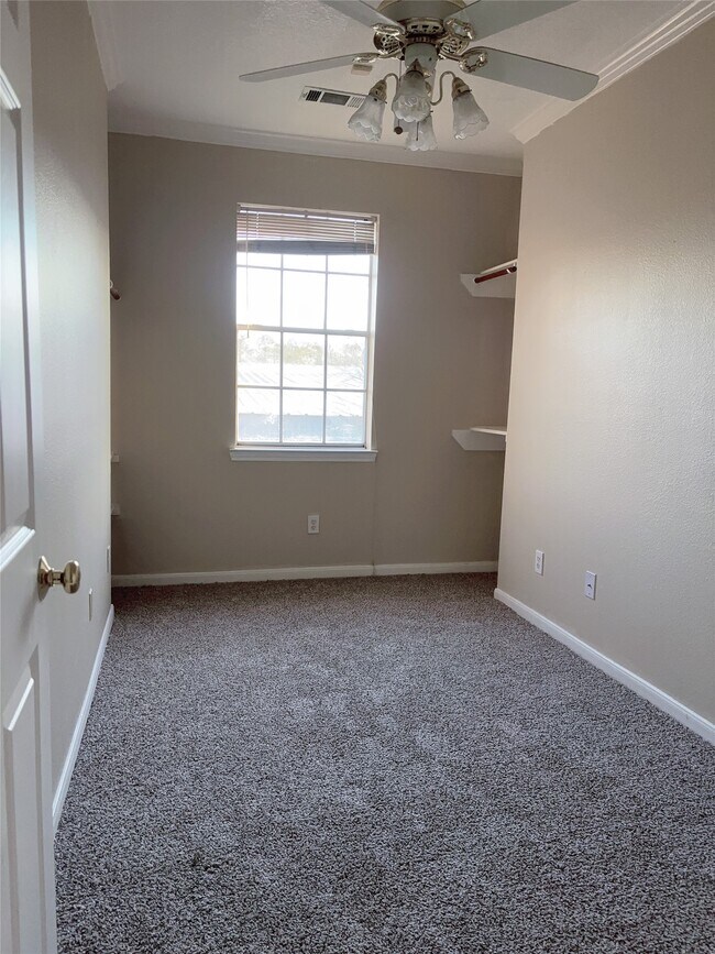 Building Photo - 6131 E Houston Rd