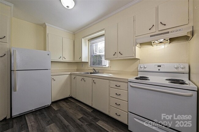 Building Photo - 260 Church St N