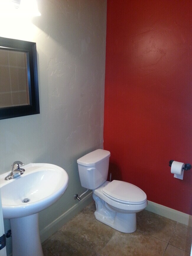 Foto del edificio - Townhome with Pool and Playground! Price R...