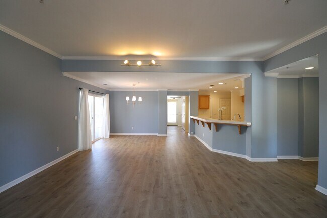 Building Photo - Beautiful Templeton Home