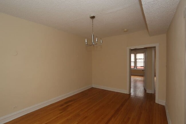 Building Photo - 3522 N Racine Ave