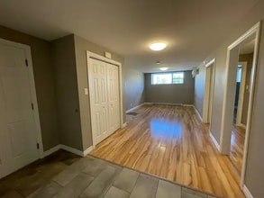 Building Photo - 104 Katherine Av