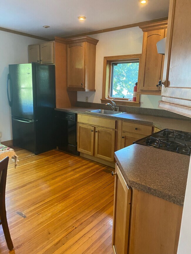 Kitchen - 568 Palmer Rd