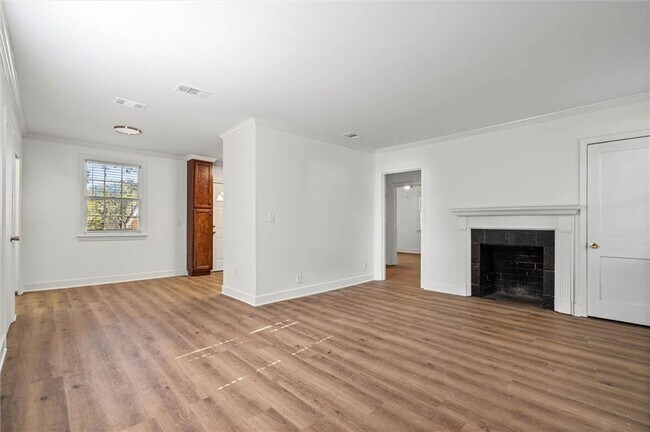 Foto del edificio - 5213 Pineview Ln S