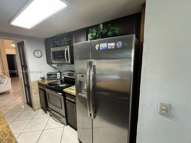 Foto del edificio - 2560 Azalea Ave