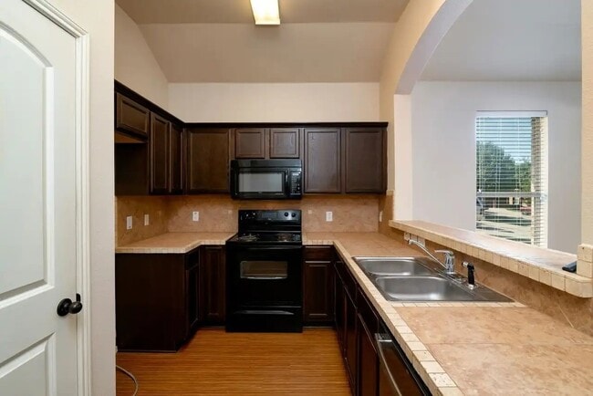 Building Photo - 366 Armstrong Ln