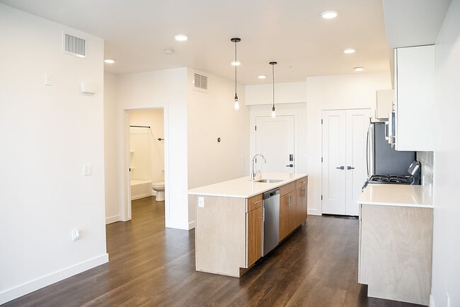 1 Bed - 655SF - Olive