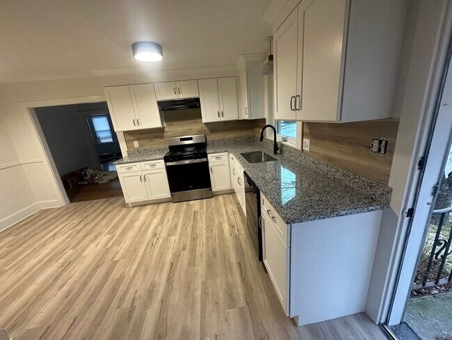 Foto del edificio - 1308 Pleasant St