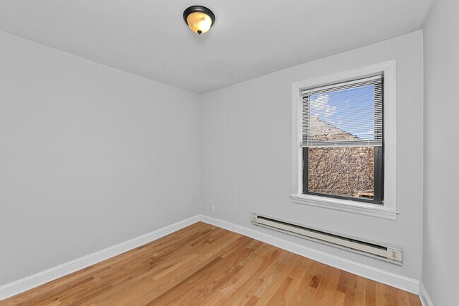 Foto del edificio - 3723 N Pine Grove Ave