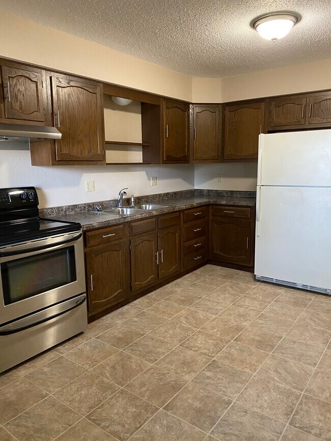 Foto del edificio - 1214 Elm Hills Blvd