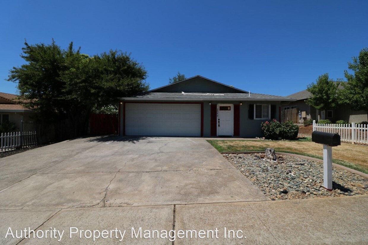 Primary Photo - 3 br, 2 bath House - 2542 Rainbow