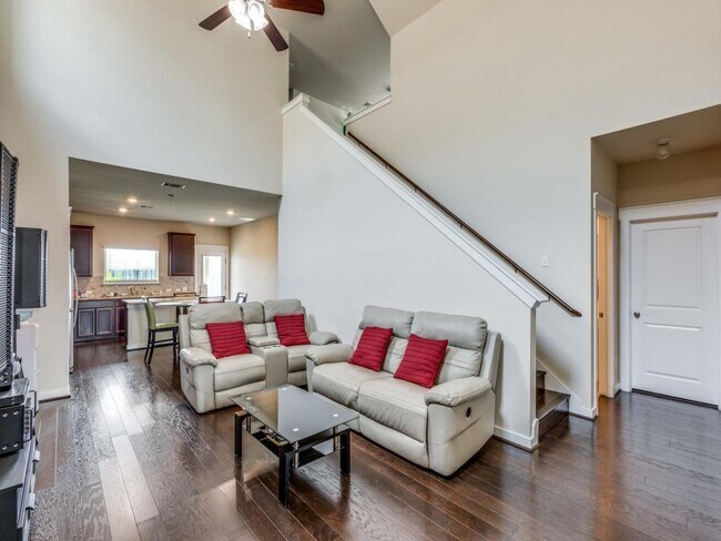 Building Photo - 5906 Wolf Pack Dr