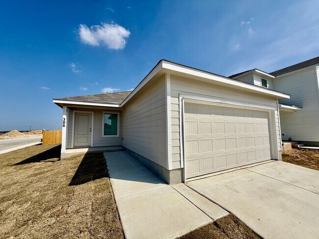 Foto del edificio - BRAND NEW 3 Bedroom, 2 Bathroom home on a corner lot in New Braunfels!