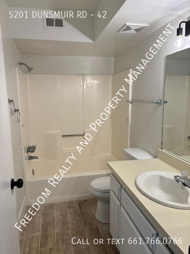 Foto del edificio - Stylish Two-Bedroom Apartment with Modern ...