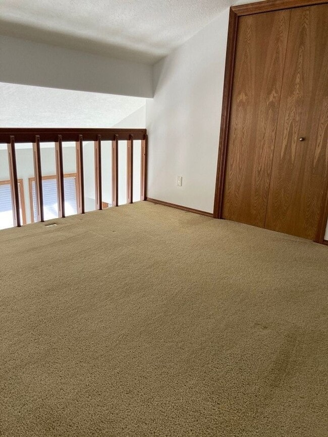 Building Photo - Lake Oswego-Mountain Park Single Family Home