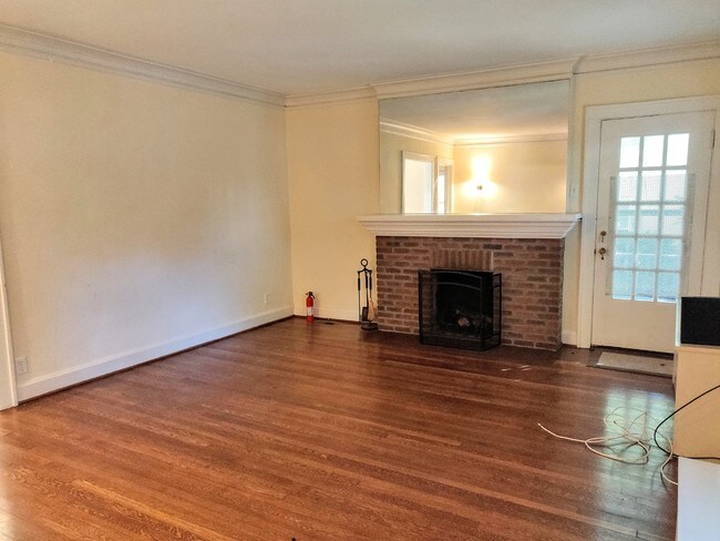 Building Photo - 1108 W 49th St