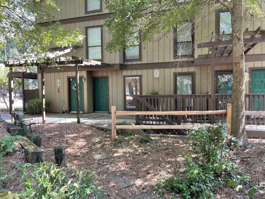 3917 Cedar Cir, Tucker, GA 30084 Condo for Rent in Tucker, GA
