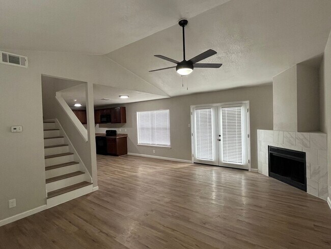 Foto del edificio - 4010 Sunrise Bluff Dr