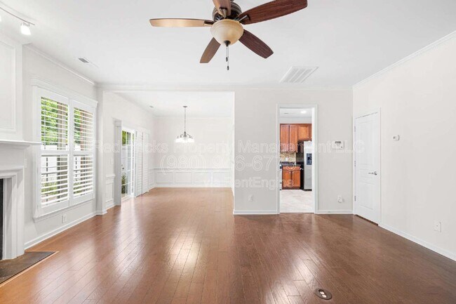 Foto del edificio - 15426 Canmore Street