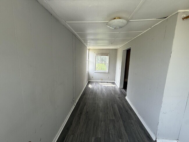 Foto del edificio - 1BR Main Floor Apartment in Wayland