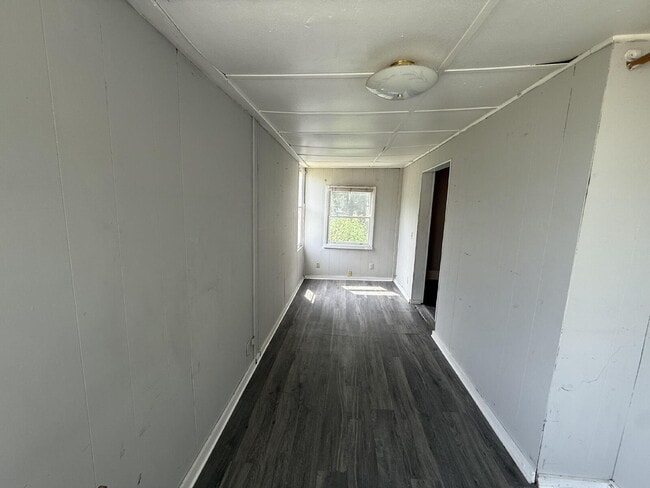 Building Photo - 1BR Main Floor Apartment in Wayland