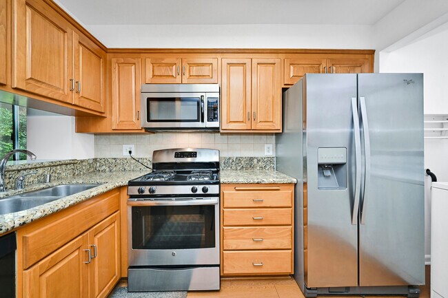 Foto del edificio - 5455 Twin Lakes Dr