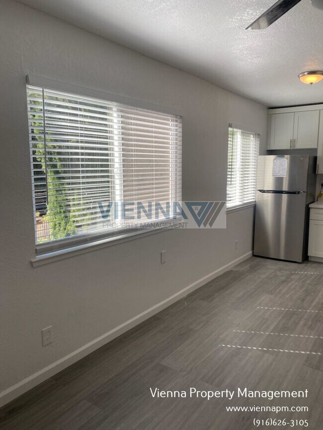 Building Photo - Beautiful Remodeled Upstairs Unit!
