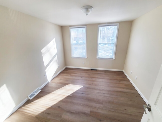 Berdoom 1 - 137 Long Hill Ave