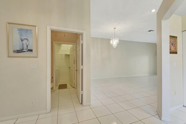 Foto del edificio - 6303 Long Key Ln