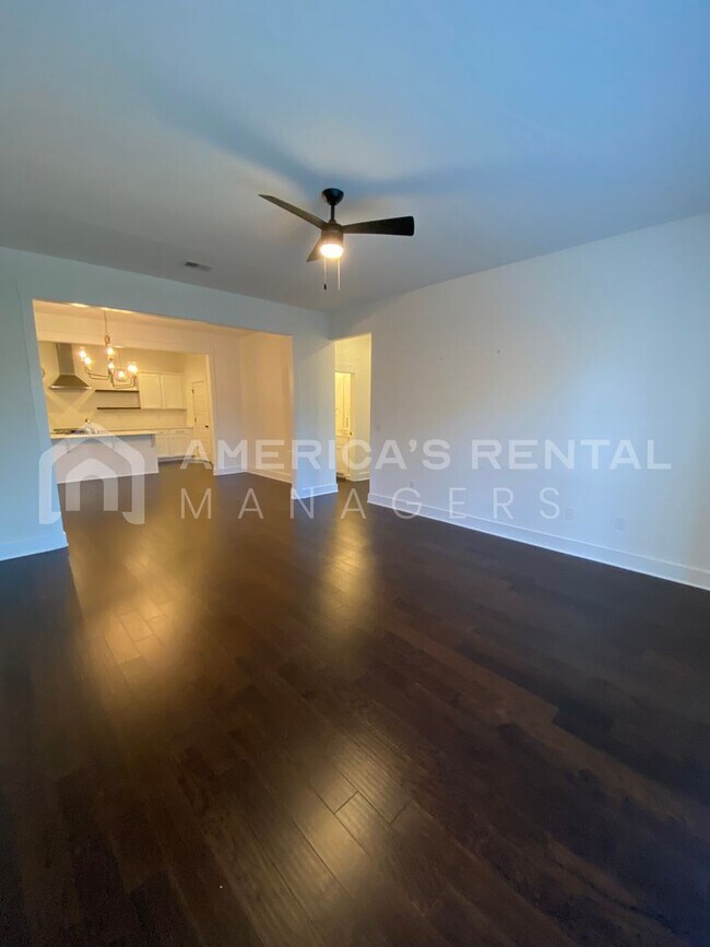 Foto del edificio - Spacious home for rent in Vestavia! Sign a...