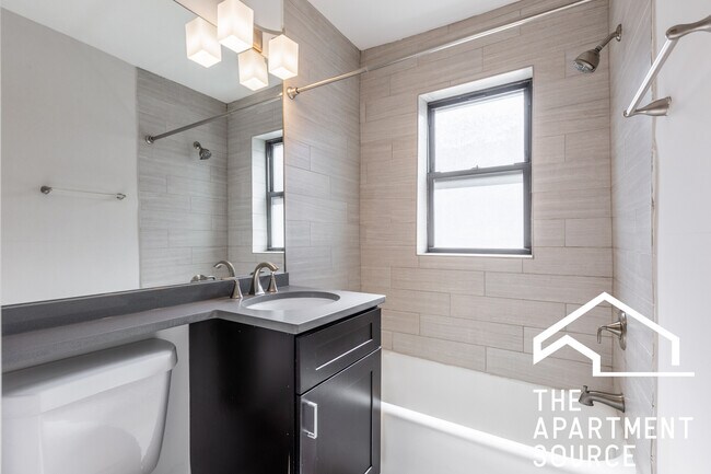 Foto del edificio - 2424 N Kedzie Blvd