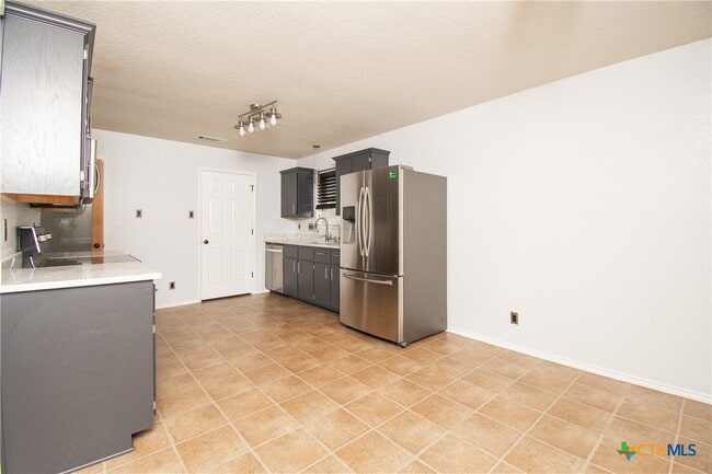 Building Photo - 3309 Lorena Dr