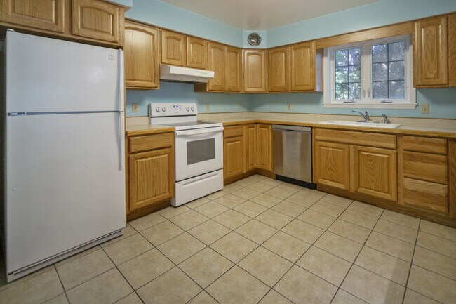 Kitchen-3 - 820 Hanshaw Rd