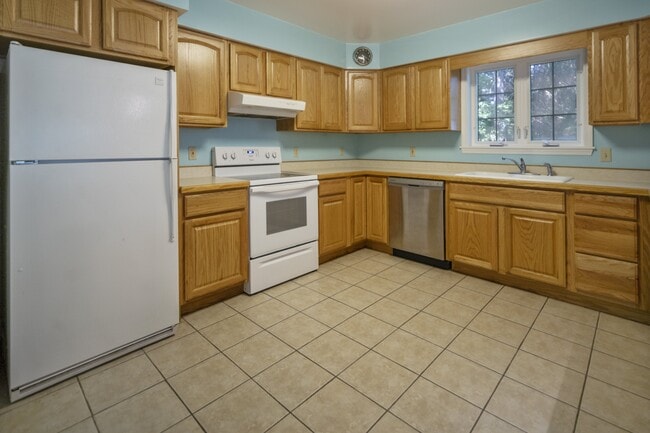 Kitchen-3 - 820 Hanshaw Rd