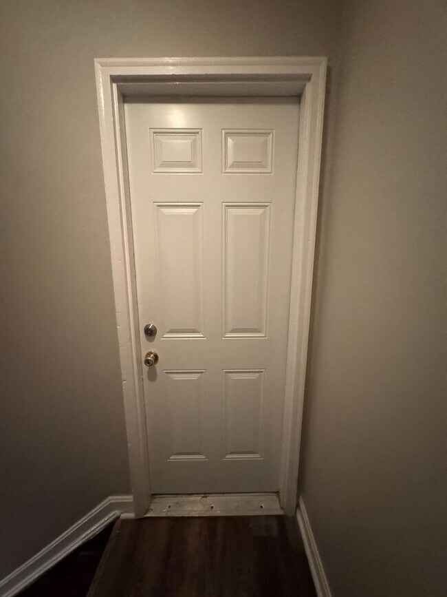 Foto del edificio - 2405 Barclay St