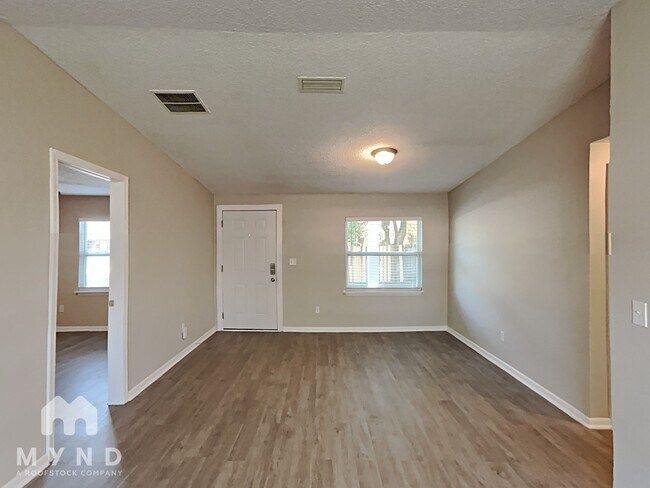 Foto del edificio - 7559 Canaveral Rd