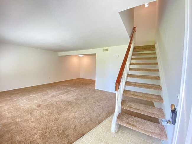 Foto del edificio - Beautiful 4BR/2.5BA Condo in Tanglewood!!!