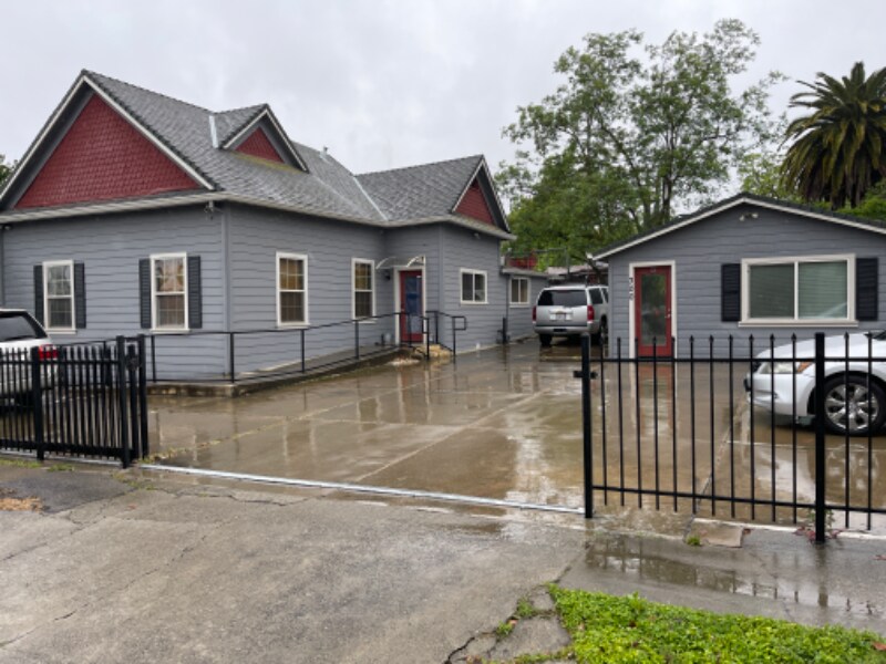 Primary Photo - 300 Main St