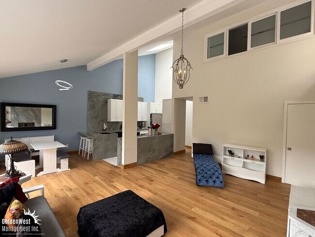 Foto del edificio - Modern 3Bdm 3Ba with Bonus Room Coastal Ho...