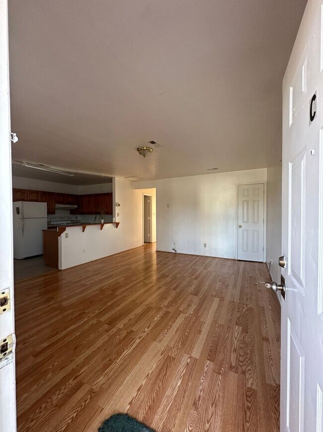 Building Photo - 405 E Little Creek Rd
