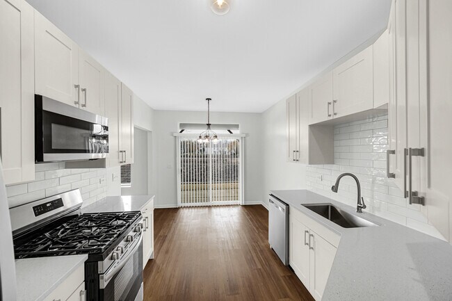 Foto del edificio - 2325 Summerlin Dr